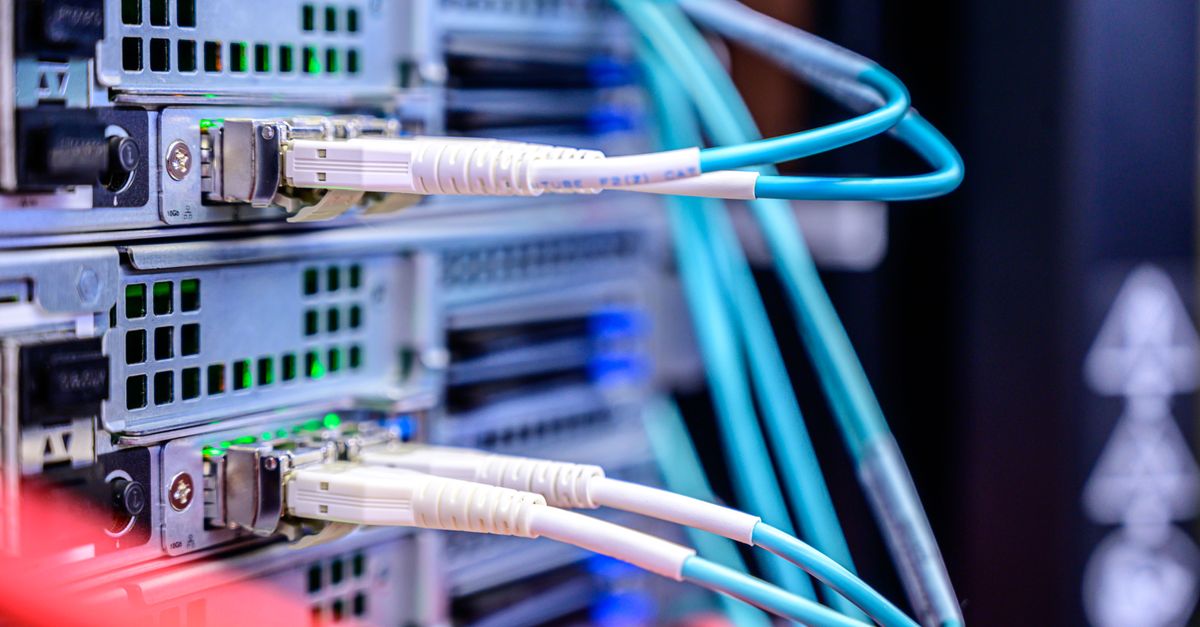 Node.js Cluster vs PM2 – dogłębna analiza wydajności i zarządzania procesami