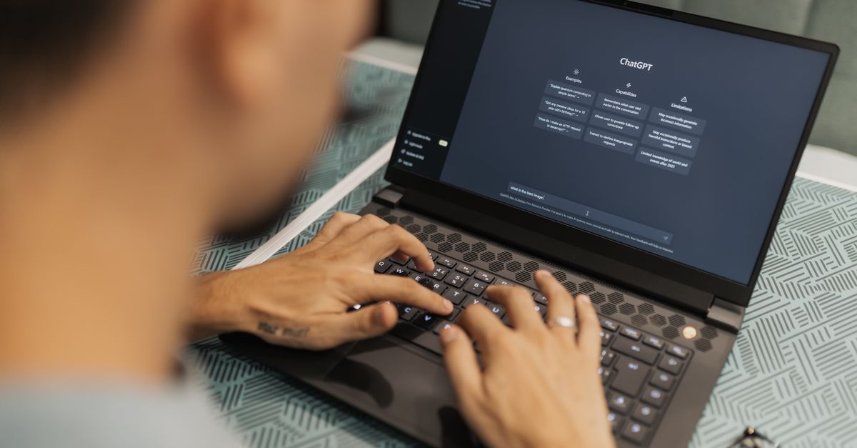 Obniżanie kosztów LLM w serverless – praktyczny przewodnik po cache, kwantyzacji i batch inference